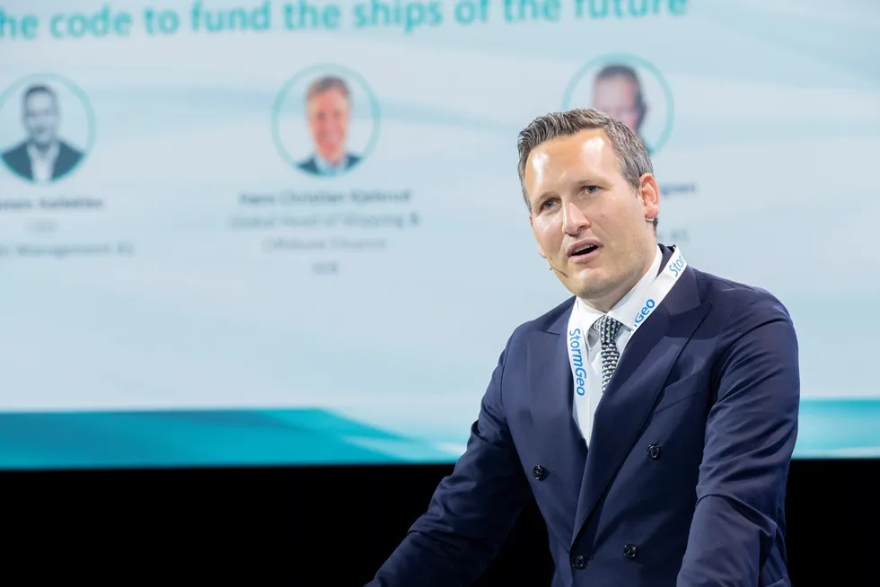 Øystein Kalleklev er sjef for både Flex LNG og Avance Gas, som begge er notert på Oslo Børs. Nå drysser han nær 1,8 milliarder over Avance Gas-aksjonærene.