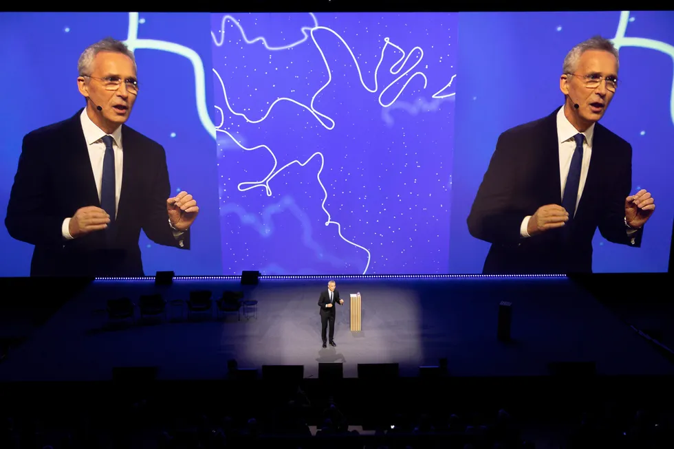 Generalsekretær i Nato, Jens Stoltenberg, talte på NHOs årskonferanse i Oslo Spektrum i januar. Budskapet var at vestlige land ikke må gjøre seg økonomisk avhengig av Kina.
