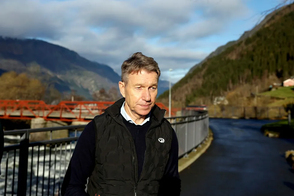 – Det er neppe er et stort potensial for utbygging i vernede vassdrag, sier energiminister Terje Aasland.