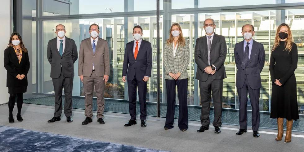 SHYNE members, including Repsol CEO Josu Jon Imaz (fourth from left), and Spanish secretary of state for energy, Sara Aagesen (fifth from left), at the consortium launch in Madrid.