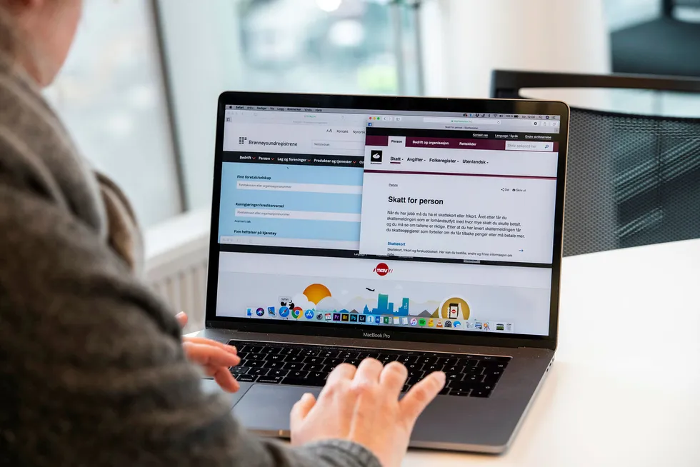 På nettsidene til Konkursregisteret i Brønnøysundregistrene bør brukerne selv kunne søke etter informasjon, mener artikkelforfatterne.
