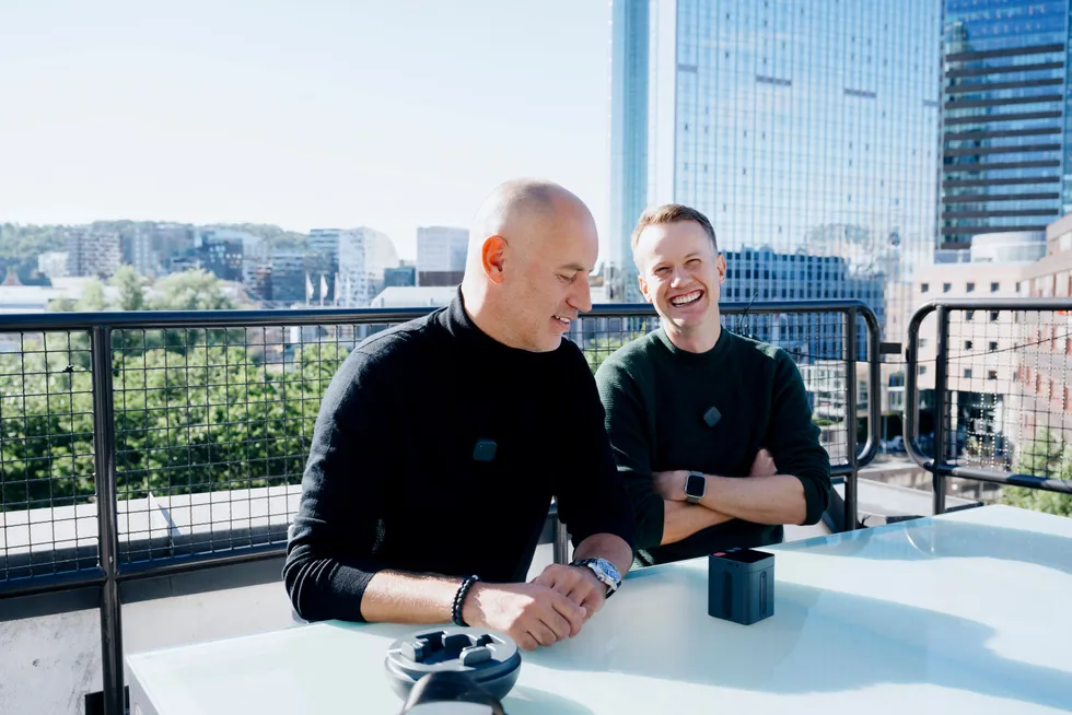Gründer Jonas Rinde og Mats Staugaard, investment Manager i Schibsted Ventures. Nomono har laget et lite, komplett podkaststudio, med mikrofoner, skyløsning og lydjustering i skyen.