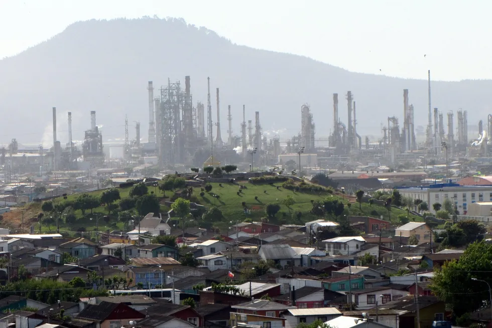 A view of the ENAP oil refinery in the Biobío city of Hualpén.