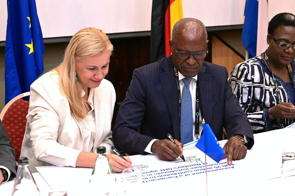 European energy commissioner Kadri Simson (left) and Namibian mines and energy minister Tom Alweendo (right) at a signing ceremony.