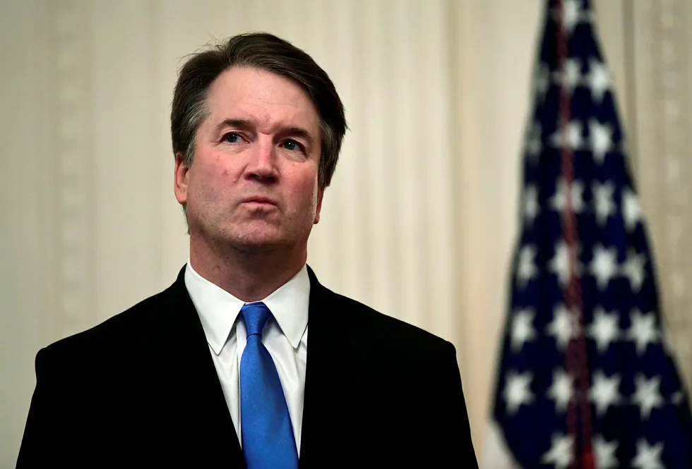 Nye avsløringer om høyesterettsdommer Brett Kavanaugh skaper ny politisk storm i USA.