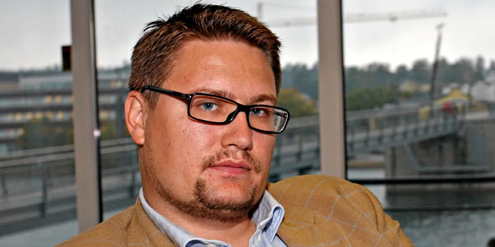 Tinde Energi-sjef Raymond Henriksen har vært i hardt vær siden de kastet fastpriskunder ut av avtalene sine i sommer.