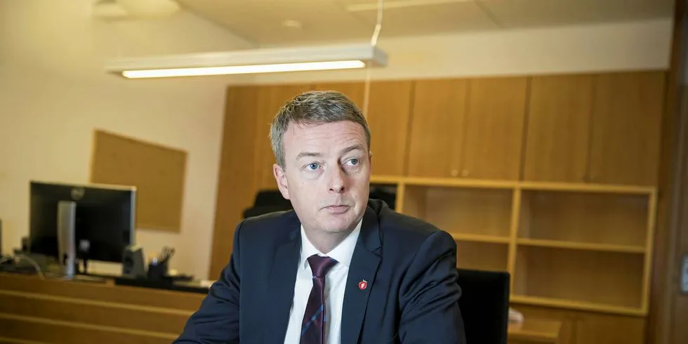 Olje- og energiminister Terje Søviknes lanserte forrige uke et lovforslag om mineralutvinning til havs.Foto: Gunnar Lier