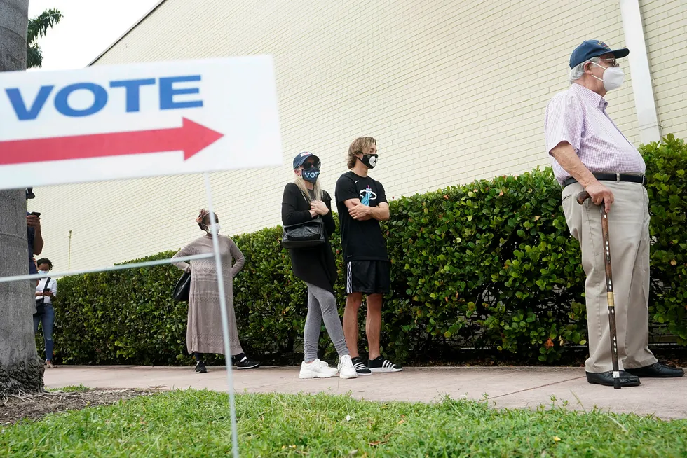 I Florida er man allerede i gang med å telle poststemmer og forhåndsstemmer. Det er ventet resultater tidlig på valgnatten. President Trump vant i Florida 2016. Han trenger å vinne staten til årets presidentvalg.