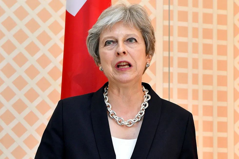 Statsminister Theresa May må belage seg på tøffe politiske slag også denne høsten.