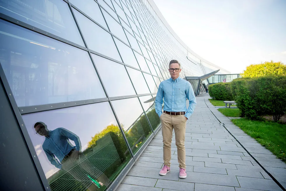 – Da Telenor er svært lite rammet av korona-situasjonen på inntektssiden, er det galt å gjennomføre nedbemanningen nå, sier konserntillitsvalgt Esben Smistad, i Telenor.