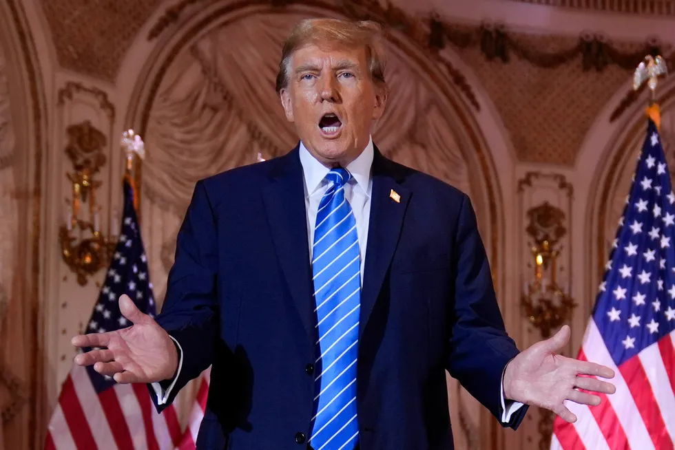 Tidligere president Donald Trump er republikanernes antatte kandidat i presidentvalget 2024. Flere av hans rådgivere mener presidenten bør ha innflytelse over sentralbankens rentebeslutninger dersom han vinner valget, ifølge WSJ.