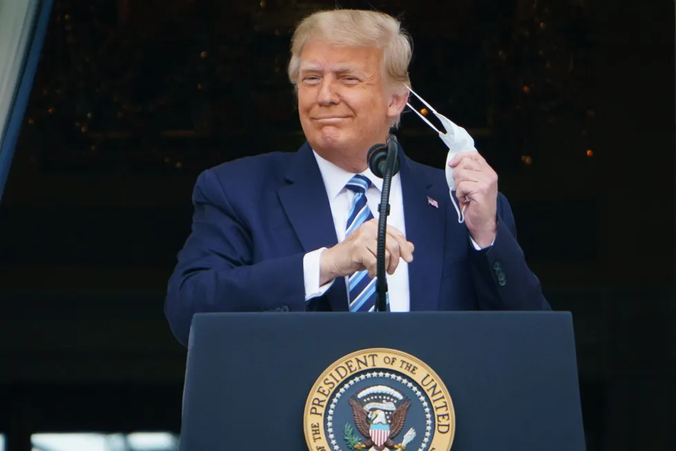Den amerikanske presidenten Donald Trump tar æren for den raske vaksineutviklingen.
