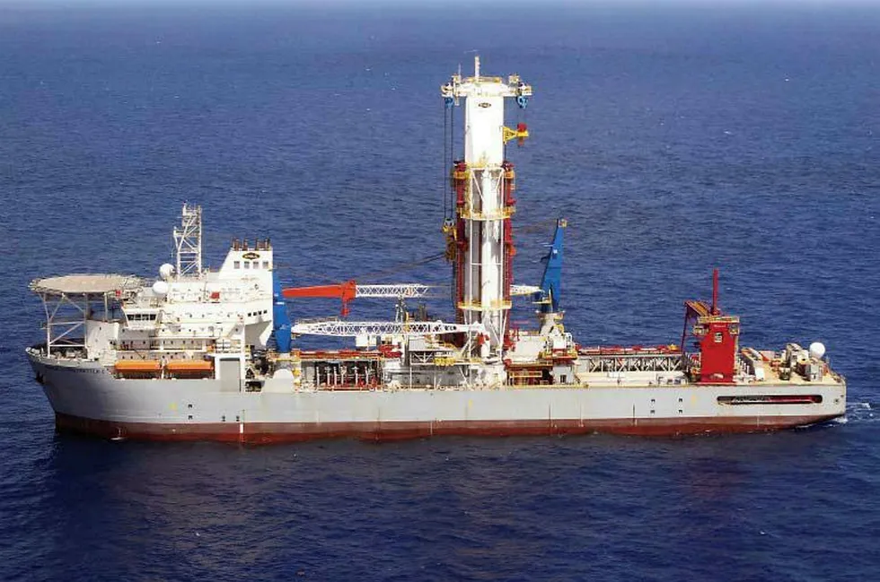 Whale rig: Drillship Noble Globetrotter I