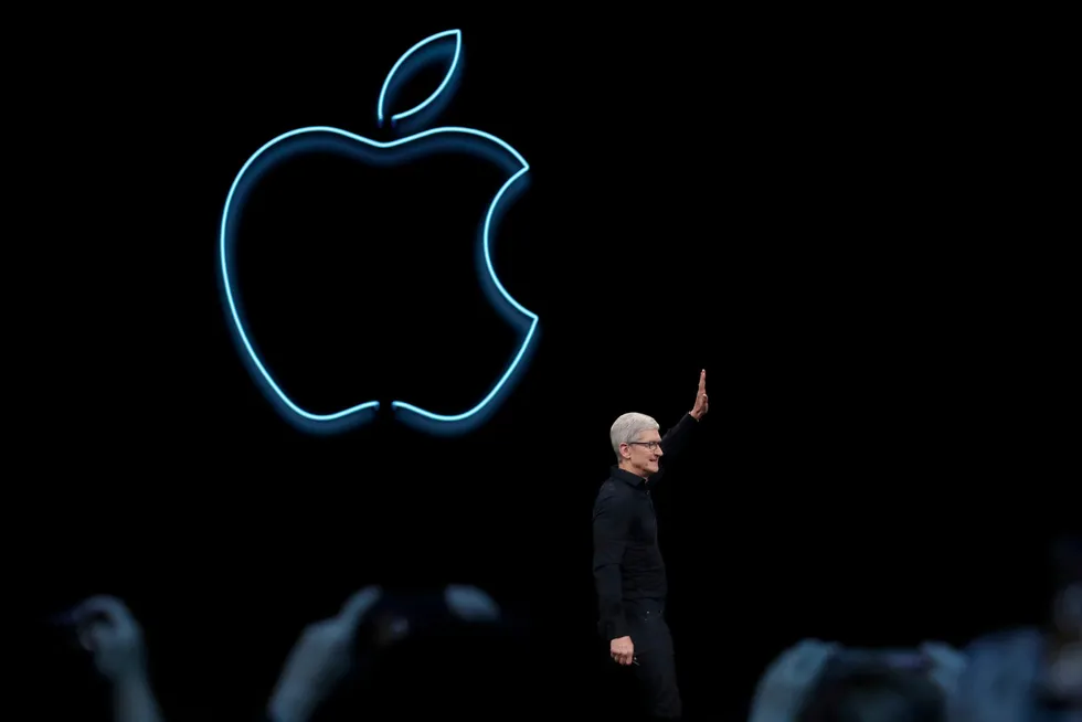 Norske medieselskaper har lykkes best i verden med digitale abonnementer. Men de møter en fartshump i Apple, som krever provisjon på kjøp av abonnement, skriver Ingeborg Volan. Her Apple-sjef Tim Cook.