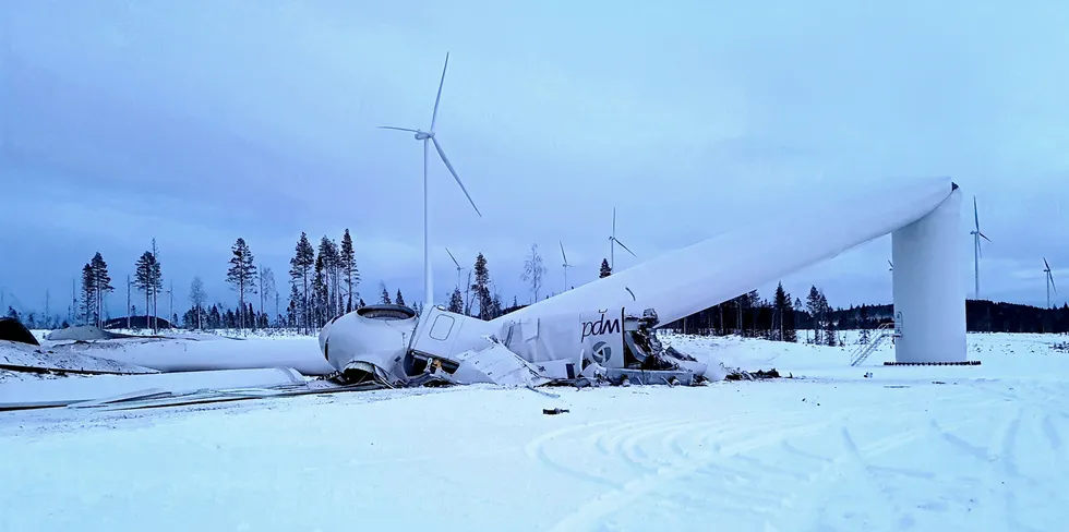 A Vestas V150 collapsed in Sweden.