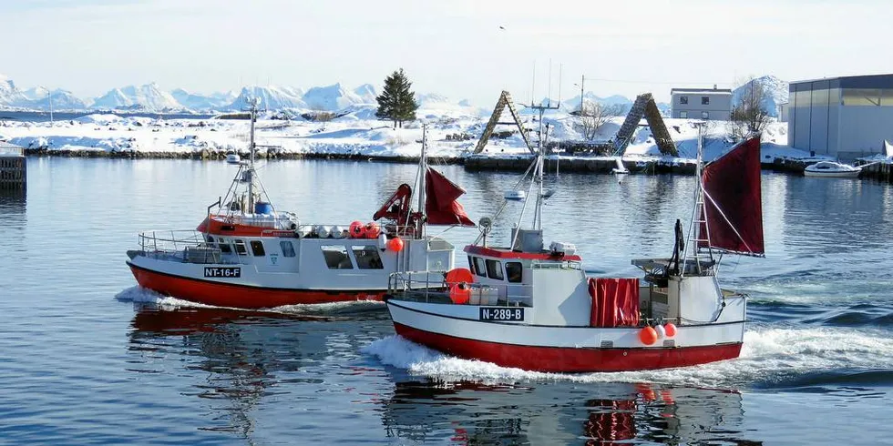 BEDRE ELLER VERRE: Sjarkene «Arina» og «Argus» ved Svolvær i april i fjor. Hvordan kystfiskerne vil komme ut av en ny organisering av Norges Fiskarlag, er et av spørsmålene som vil bli problematisert på årsmøtet til Nordland Fylkes Fiskarlag i Bodø torsdag.Foto: Jon Eirik Olsen