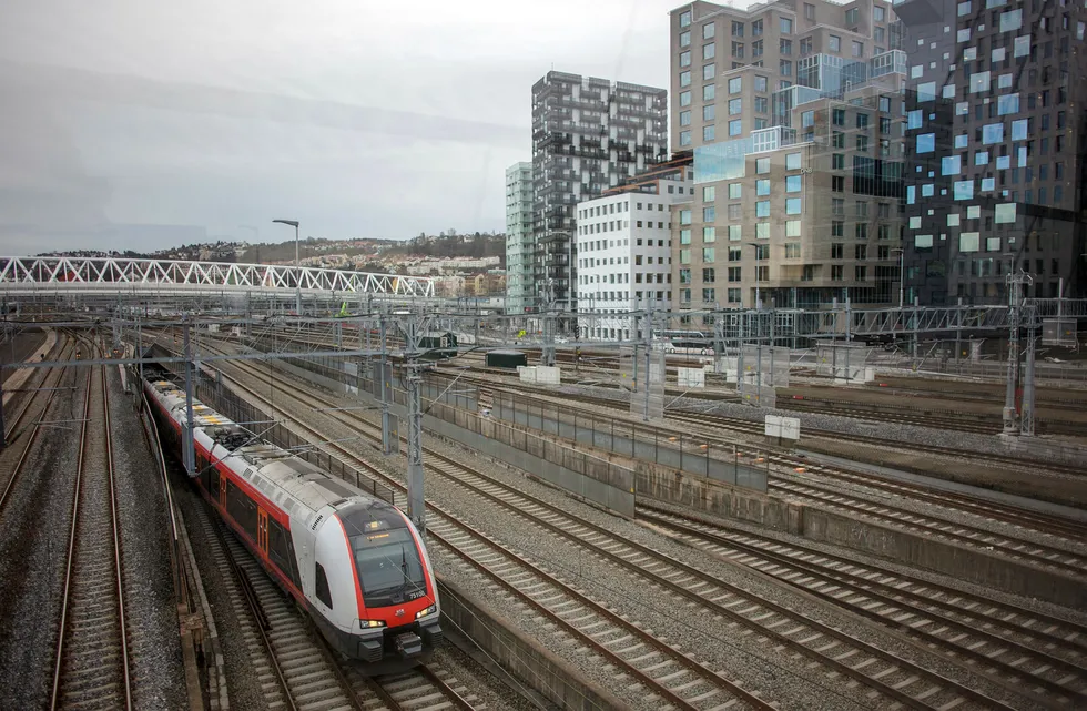 En ansatt i det gamle Jernbaneverket, nå Bane Nor, ga et oppdrag til ekssjefen før karantenetiden var utløpt, ifølge en hemmeligstemplet revisjonsrapport. Foto: Fredrik Bjerknes