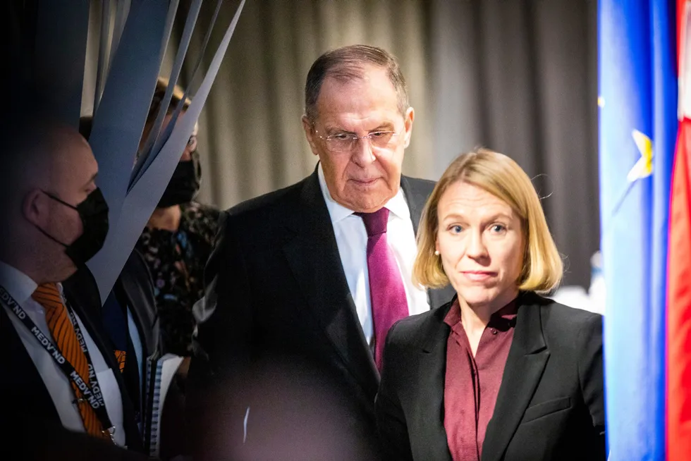 Russlands utenriksminister Sergej Lavrov og utenriksminister Anniken Huitfeldt i Tromsø for ett år siden. Huitfeldt og Støre-regjeringen møter en helt ny virkelighet i nord.