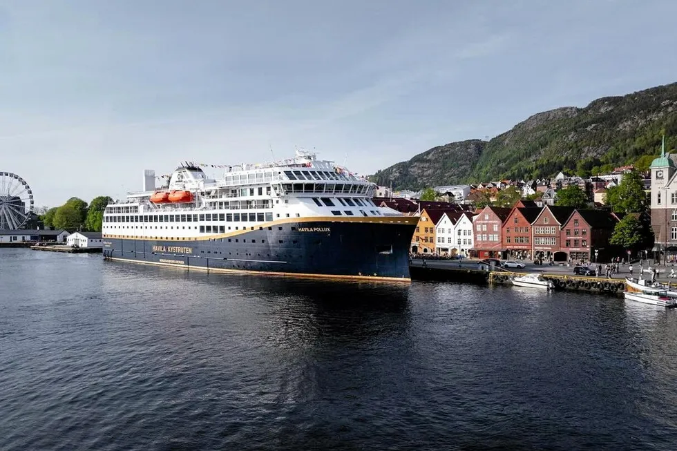 Kystruteskipet Havila Pollux. Dåp i Bergen.