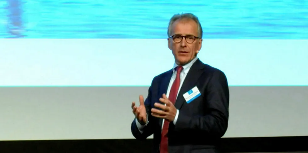 Paul-Christian Rieber, president i Norges Rederiforbund, er klar til å bygge flytende havvind, men vil at staten skal ta den største risikoen i startfasen.