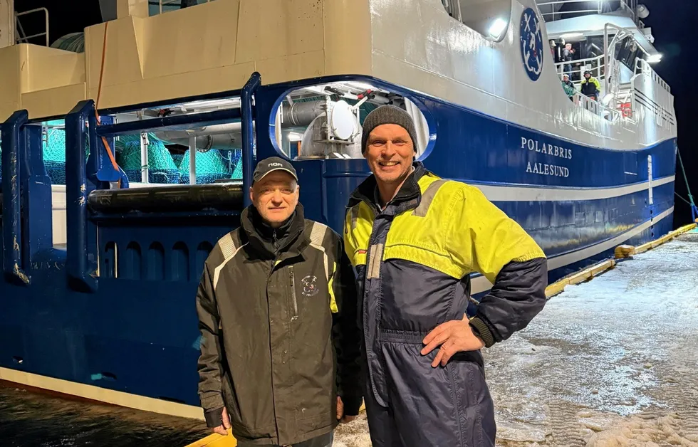 Maskinsjef Johnny Årvik (til venstre) og reder og skipper Kjell-Gunnar Hoddevik er klare for snøkrabbefiske på nesten splitter nye «Polarbris».