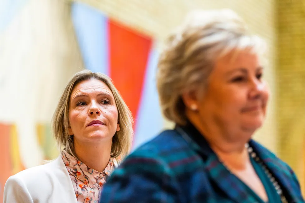 Det er valg i 2025. Kan FrP-leder Sylvi Listhaug seile opp som statsmisnister fremfor Høyre-leder Erna Solberg om den blå siden vinner valget?