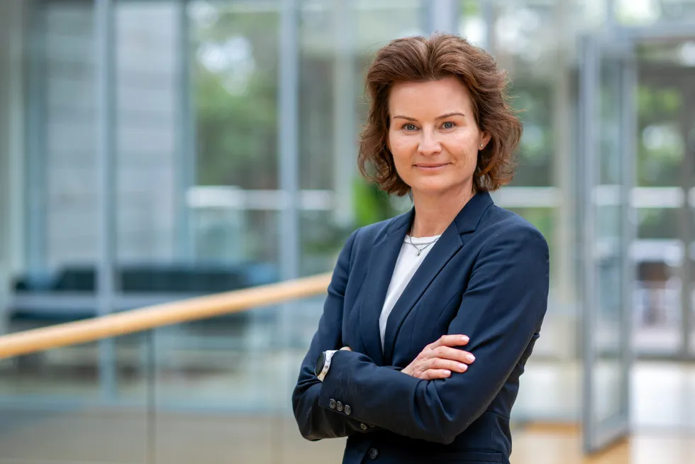 Konserndirektør for Hydro Energi, Kari Ekelund Thørud, kan registrere at selskapet tjener litt mer penger i år, tross inntektsfall og lavere produksjon.