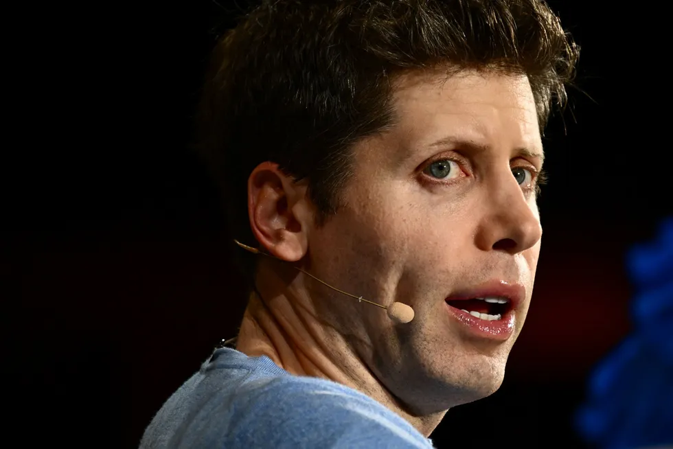 OpenAI-sjef og medgrunnlegger, Sam Altman, fikk i fjor sparken i selskapet, men ble gjeninnsatt som sjef bare dager etterpå.