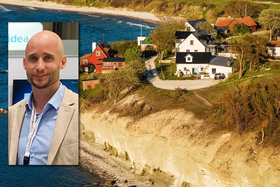 Strømkunder på den svenske øyen Gotland har testet dynamisk nettleie tilpasset nettkapasiteten i hvert enkelt nabolag. Det gir betydelige samfunnsøkonomiske fordeler og redusert behov for nettutbygging, viser sluttrapporten fra prosjektet «Kapacitetsbaserade elnätstariffer». Innfelt: Pål Ottersen, kundeansvarlig i teknologiselskapet Plexigrid.