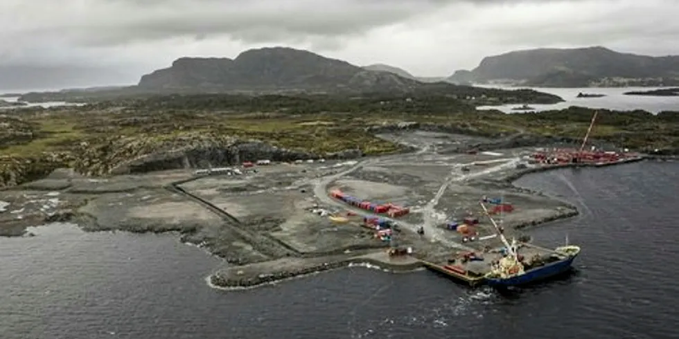 Lutelandet vindpark skal bygges i Fjaler kommune i gamle Sogn og Fjordane fylke. 10 turbiner a 5,6 MW skal settes opp. Vestavind Energi er utvikler og Lutelandet Energipark er driftsansvarlig.