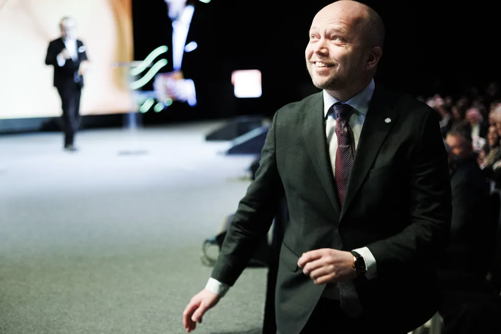 Sp-leder Trygve Slagsvold Vedum skryter av verdiskapingen i norsk landbruk, men det er et tapsprosjekt. Her avbildet på Offshore Norges årskonferanse.