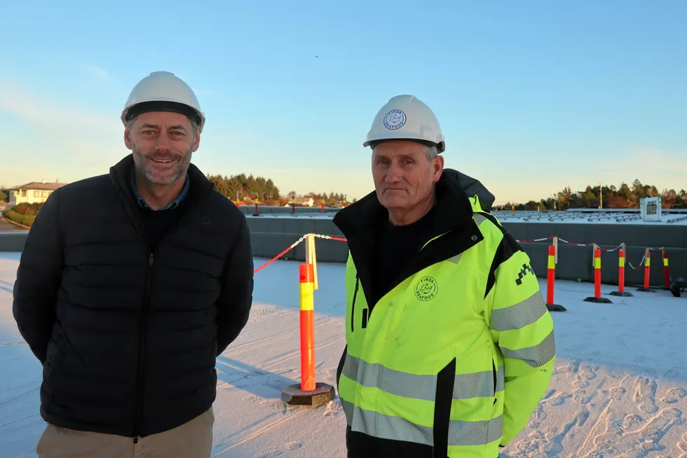 Tore Larsen, COO for industri og sal i Firda Seafood (til venstre) og teknisk leiar, Arve Hatlevik, gler seg til å bli straumprodusentar.