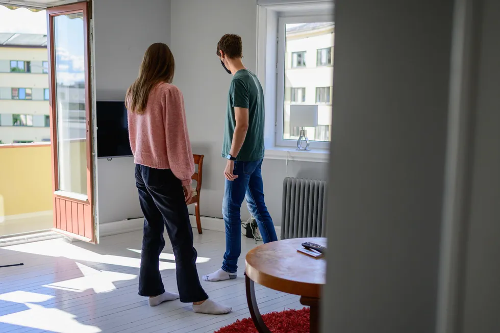 Fordelingsvirkningen av dokumentavgiften er svært uheldig, siden de som flytter mest er mellom 20 og 40 år, skriver artikkelforfatterne.