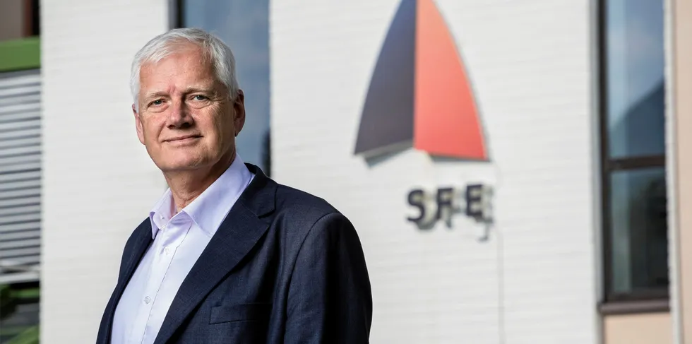 SFE får ikke produsere så mye de ønsker i NO3, samtidig som prisene er lavere enn i fjor og vesentlig lavere en i Sør-Norge. Halvårsresultatet er halvert, men selskapet ser frem til god inntjening fra Mel kraftverk som har flyttet til prisområde NO5 gjennom sommeren.