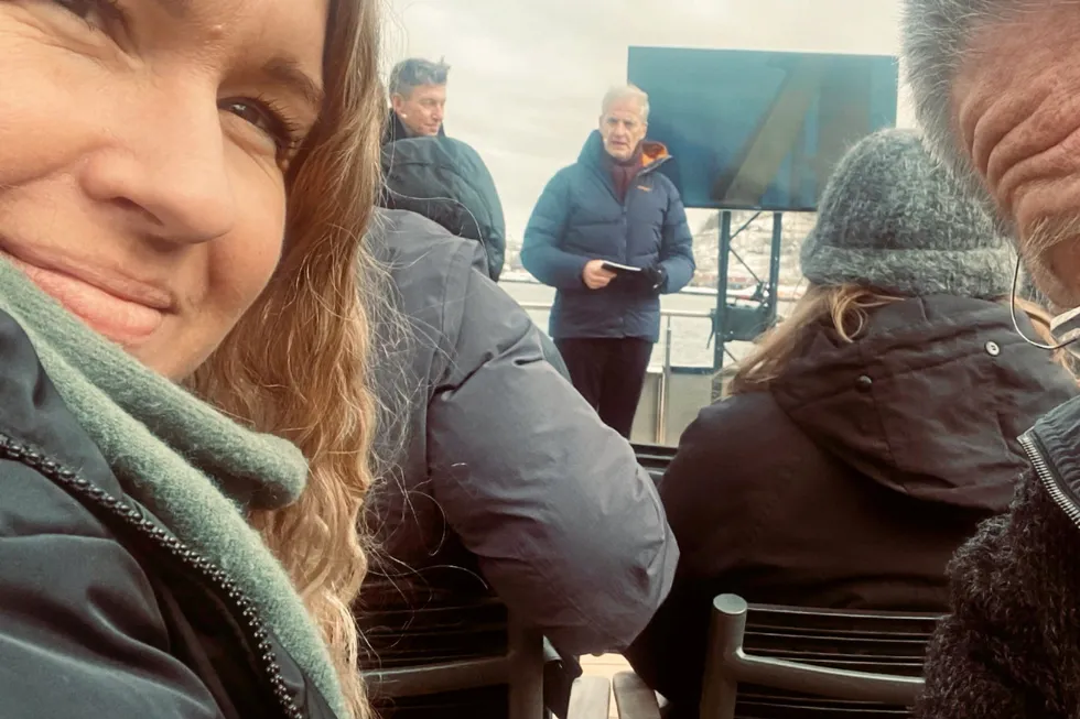 Ordfører Marte Eide Klovning grep selfie-oppfordringen fra Kystens Næringsliv. Også Terje Aasland og Jonas Gahr Støre fikk være med.