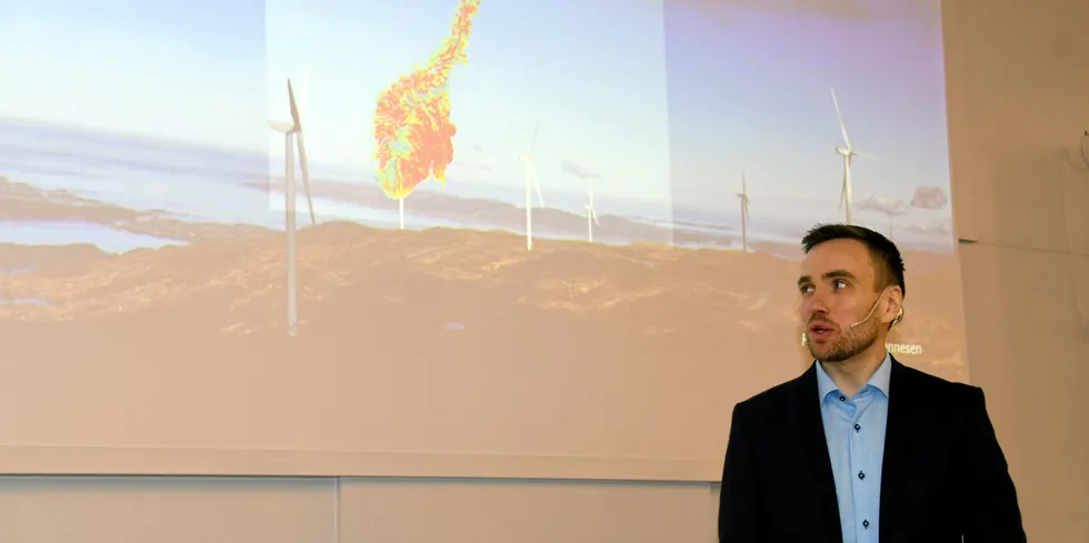 – Det vil overraske meg veldig hvis det nye brevet bare forteller oss at det forrige brevet gjelder, sier Erlend Bjerkestrand, fungerende seksjonssjef for energikonsesjoner i NVE.