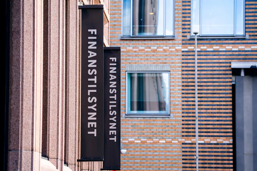 En fersk rapport fra Finanstilsynet avdekker at svært mange nordmenn er blitt overfakturert av banker og inkassoselskaper.