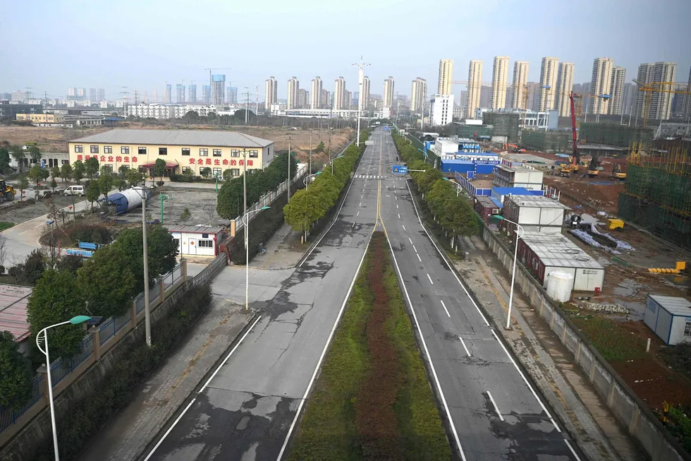 Kina har jobbet hardt for å bekjempe koronaviruset innenlands, men møter stadig anklager om at viruset spredte seg fra et laboratorium i storbyen Wuhan.