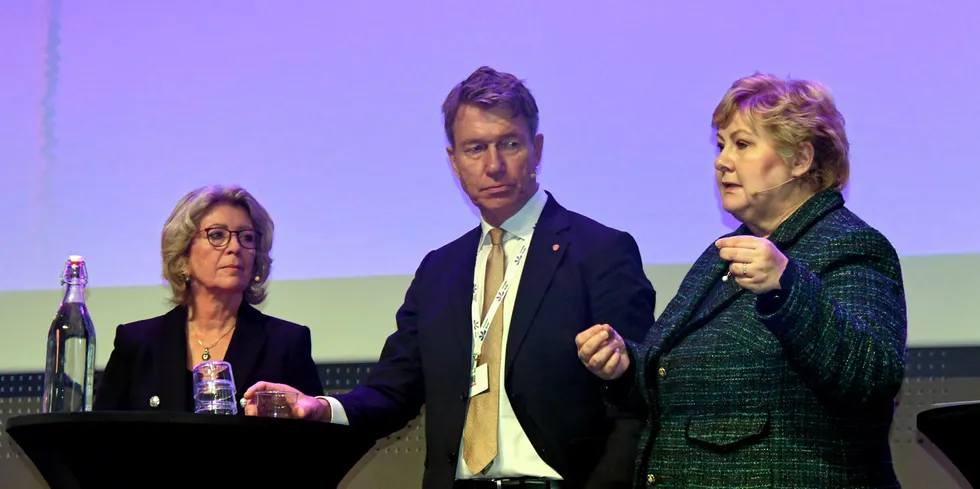 – Vi bør tørre å sette tidsfrister på konsesjonsbehandling, sa Høyre-leder Erna Solberg på Fornybar Norge-konferansen i Bodø.