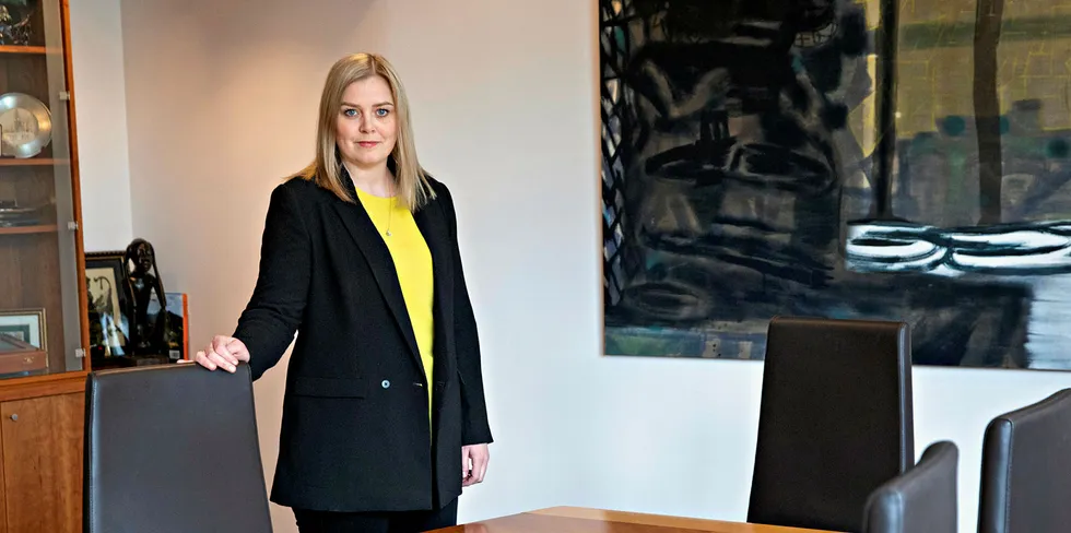 – Departementets lovendringsarbeid holder så høy fremdrift som mulig, sier Tina Bru om funksjonelt skille.