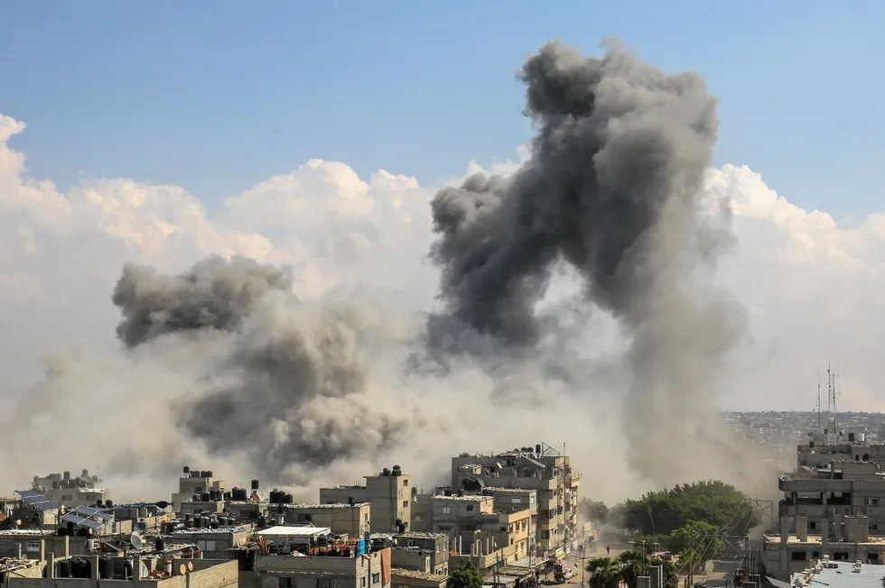 Israelsk angrep på Rafah, sør på Gazastripen. Nå tilspisser situasjonen seg også på havet.