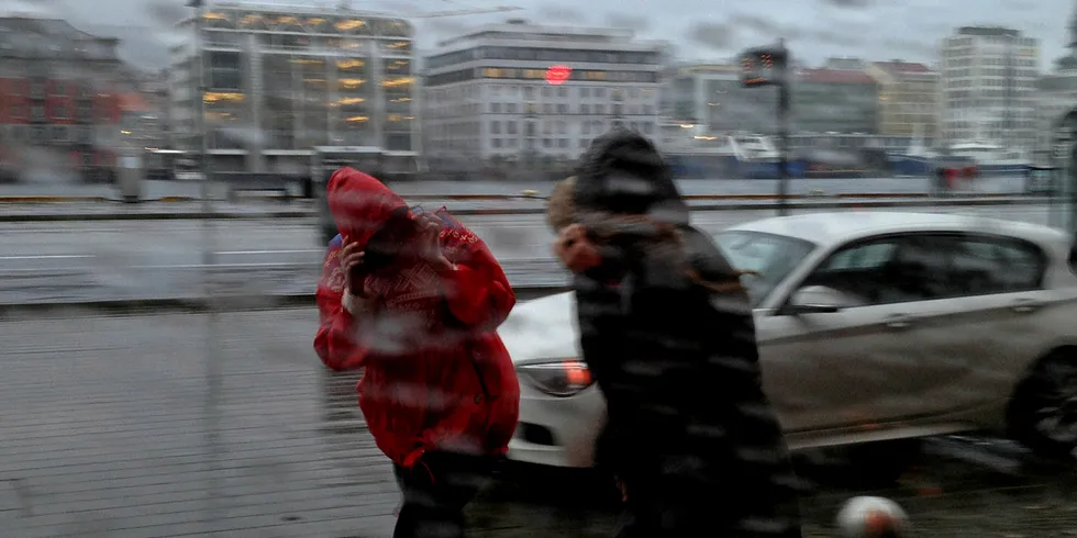 Mye vær: Mye regn og vind i august, september og oktober har nesten kompensert for tørkeperioden i mai, juni og juli. Underskuddet i nedbør er redusert fra minus 29 TWh til minus 7 TWh.