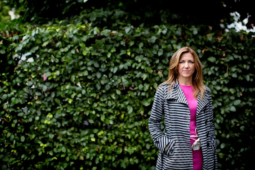 Oljeanalytiker Thina Saltvedt synes det er gøy på jobb når oljeprisen raser. I helgen skal hun nyte våren med venner og familie. Foto: Øyvind Elvsborg