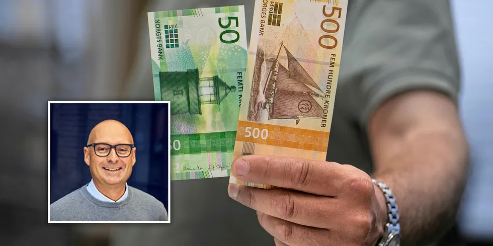 Salgssjef Jørn K Braathen i Kraftriket mener strømavtalene med store negative påslag er usunne. Likevel vil han teste effekten av en slik avtale.