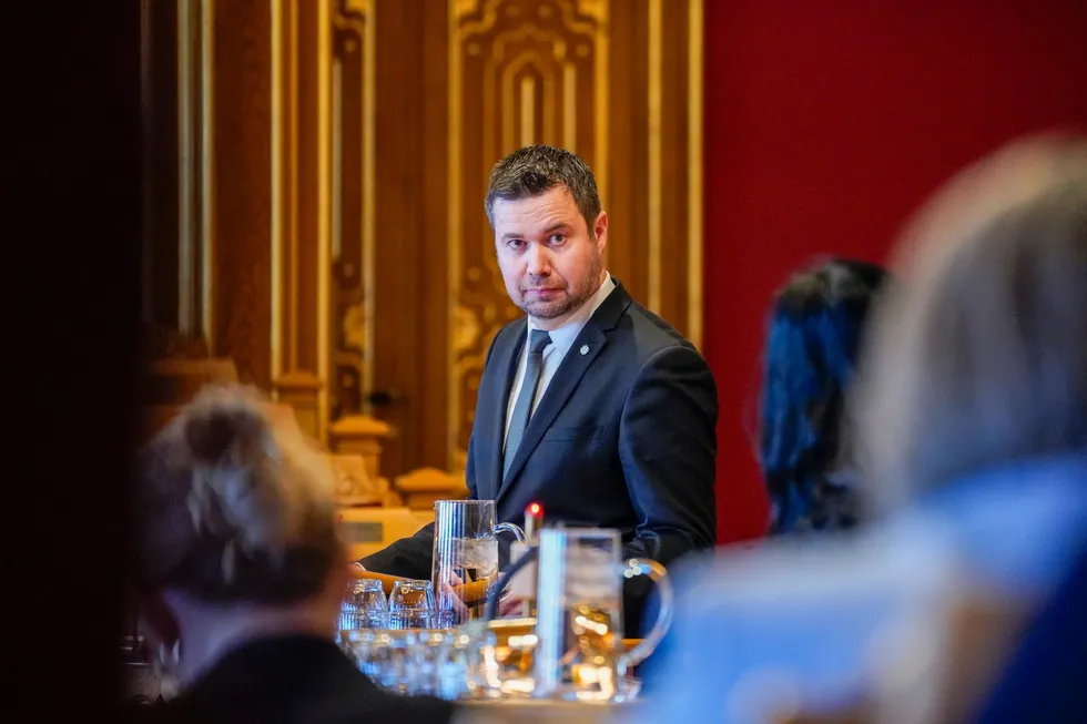 Geir Pollestad (Sp) vil fjerne normprisrådet på havbruk, men ikke på samme måte som Høyre vil det.