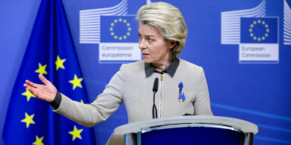 EU-kommisjonens president Ursula von der Leyen sier Europa ikke kan være avhengig av gass fra noen som truer dem eksplisitt.