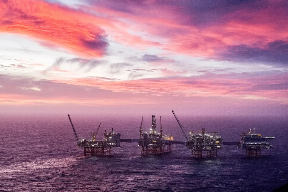 Alle piler innen olje- og gassindustrien peker nå oppover, men investeringsviljen vil dempes noe av det grønne skiftet, skriver artikkelforfatteren.