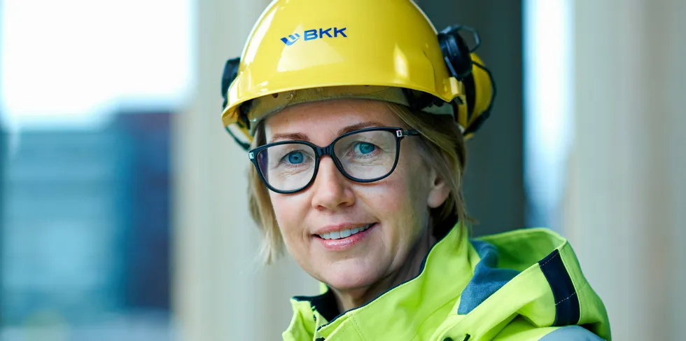 Nytiltrådt sjef i Evinys nettselskap BKK, Kristin Aadland, mener det haster å få økt kapasiteten i transmisjonsnettet på Vestlandet.
