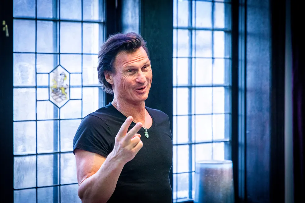 Petter A. Stordalens Strawberry-konsern mener forsikringen hos danske Codan skal dekke inntektstap som følge av koronapandemien. Forsikringsselskapet er ikke enig.