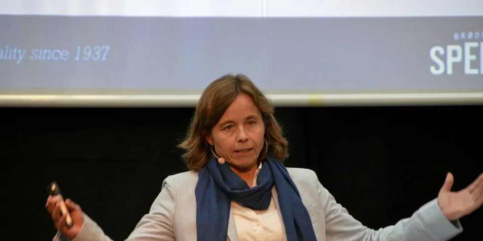 HINDER: Regler som hindrer verdikjedetenkning hindrer også vekst og utvikling for fiskeindustrien, forklarte Inger-Marie Sperre på seminaret om «Muligheter i Havrommet».Foto: Einar Lindbæk